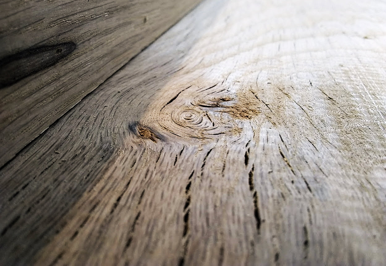 Knotty oak wood grain with checking